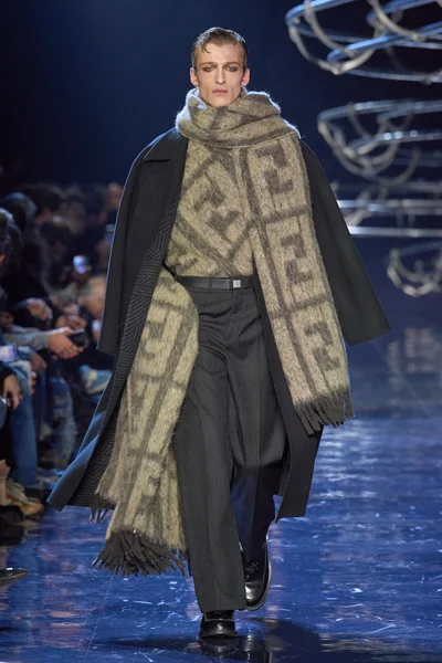 Look 38